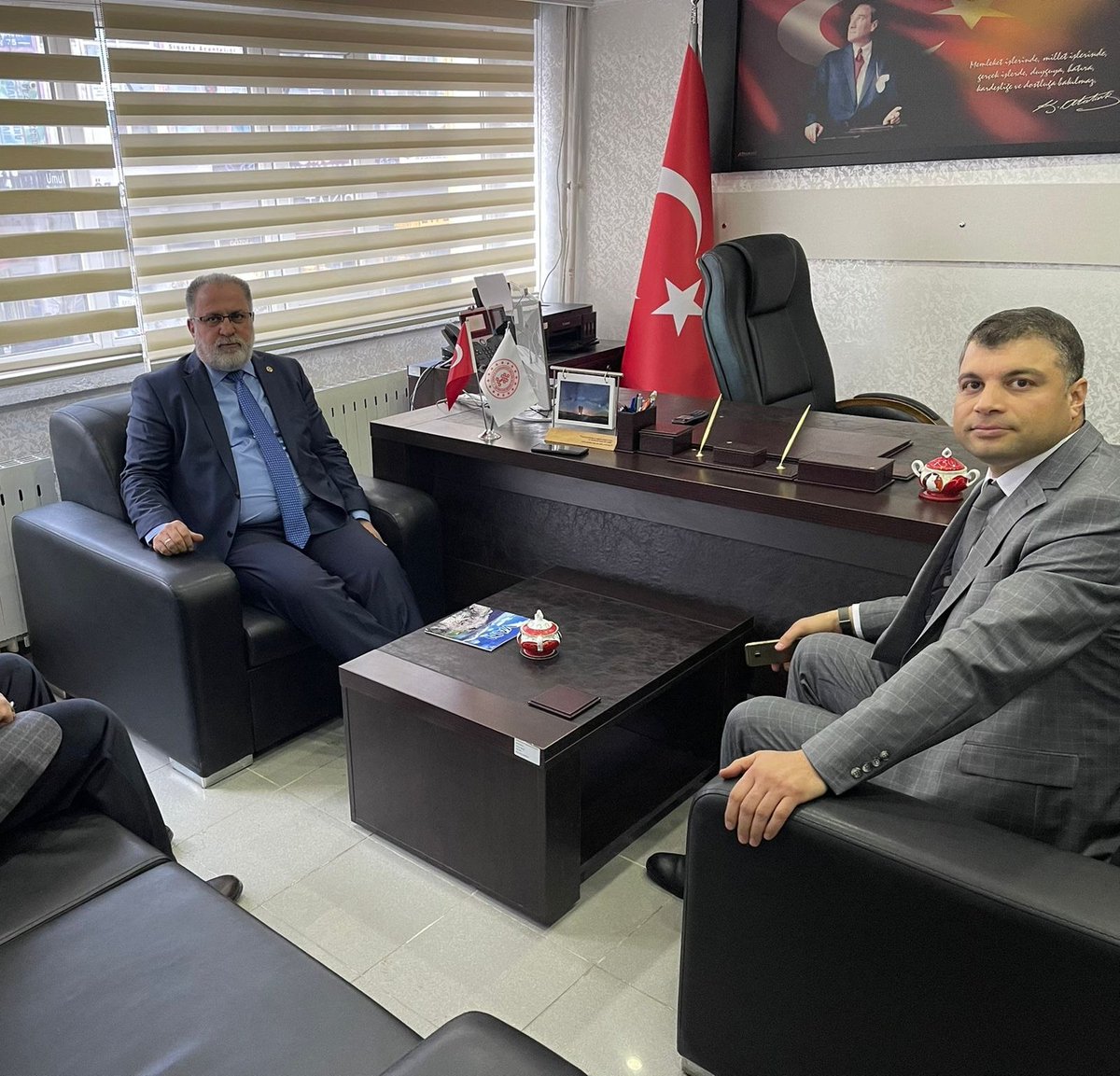 OsmanGulacarTR's tweet photo. Kültür ve Turizm İl Müdürü olarak şehrimize atanan kıymetli kardeşim Erol USLU'ya hayırlı olsun ziyaretinde bulunduk. 

Kıymetli hizmetler yapacağından şüphemiz olmayan kardeşimize muvaffakiyetler diliyorum. 

Hayırlı olsun. https://t.co/UIV36EXZIU
