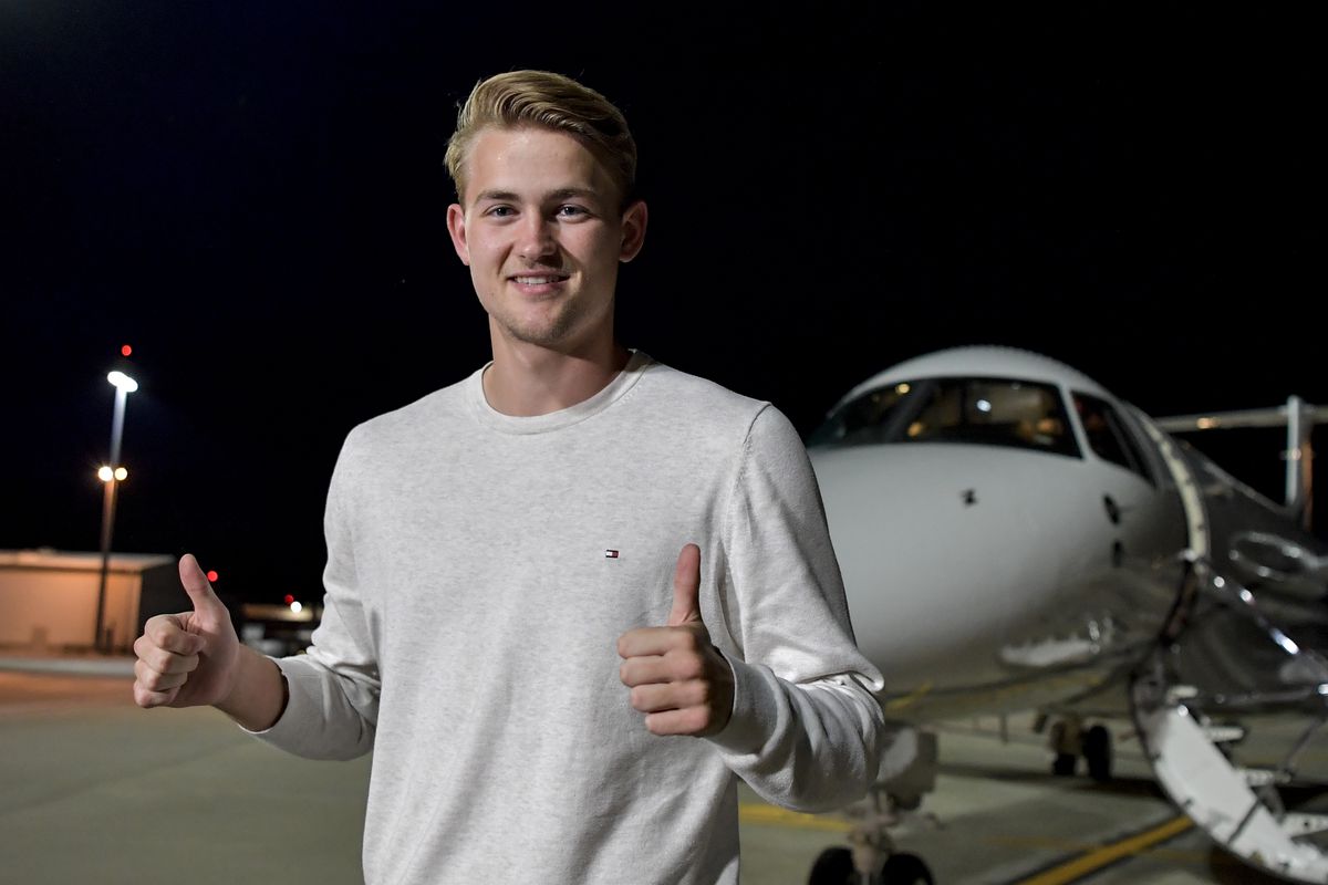 De Ligt has arrived in Barcelona today together with his agents and he’s in the city right now. Medical to be completed tomorrow morning. 🇪🇸🛬 #FCB

Official statement in the coming hours. Five year deal. €65m plus €10m add ons to Juventus. The deal is done.

Here we go!