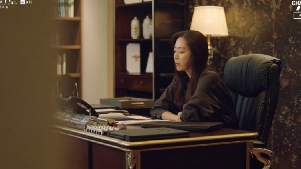 alfsaery's tweet photo. han seonjoo as a career woman is so 🔥👑 #ShowWindowEp9 https://t.co/8YmZNOLt9O