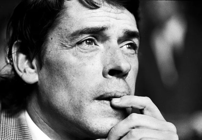 « Faut rien regretter… Revendique tes conneries, elles sont à toi. Et surtout, vis à fond. On vieillit bien trop vite. La sagesse, ça sera pour quand on sera dans le trou. »
Jacques Brel