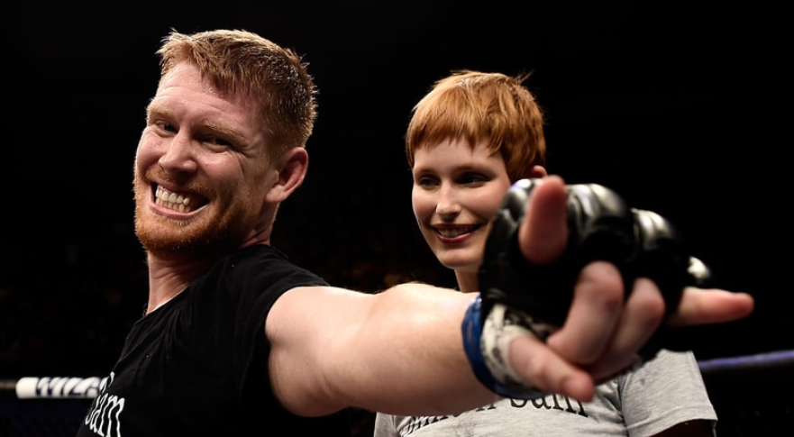 Sam Alvey treft Phil Hawes tijdens UFC evenement op 5 februari dlvr.it/SG5dYL