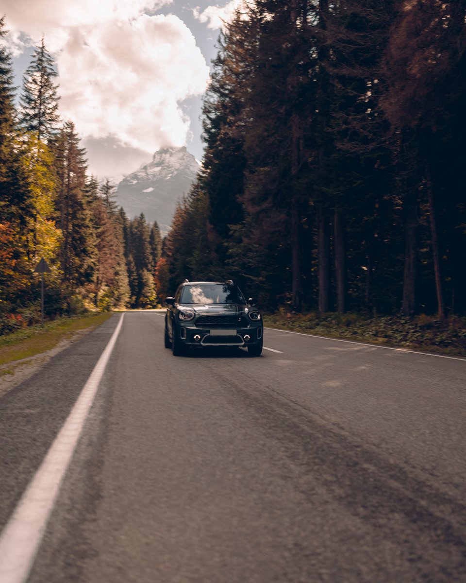 La cosa migliore da fare durante un viaggio è ascoltare musica. Questo è il nostro ultimo viaggio su Twitter. E per questo, vogliamo ascoltare un po' di musica da lacrimuccia. Iniziamo con lei: open.spotify.com/track/0P55M408…