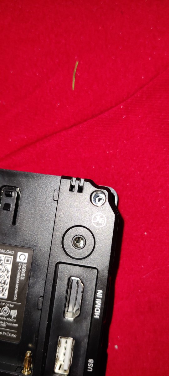 newscamera75's tweet photo. Hey @fotgafilmmaking I bought the #c50 but unfortunately the actual monitor and the electronics aren't screwed together. What size does they normally have? https://t.co/imdb0Z89t5