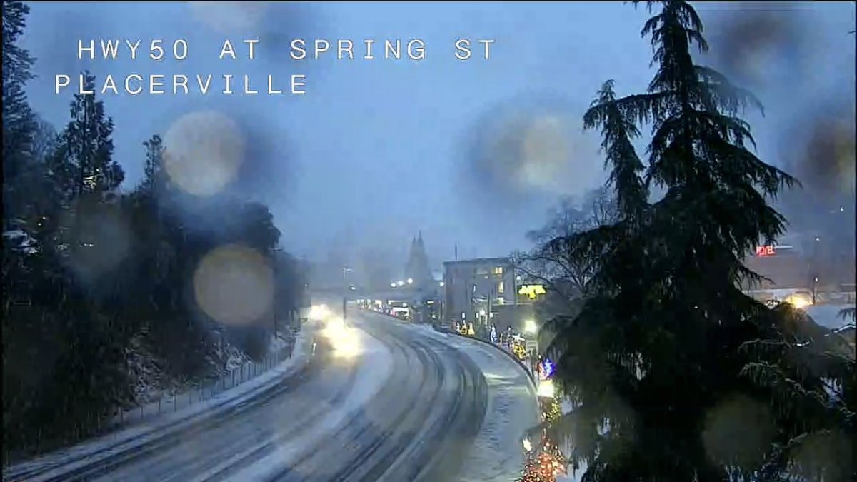 CaltransDist3's tweet photo. #TrafficAlert UPDATE (1 of 2): 
❄️I-80 CLOSED from Applegate to the Nevada State-line.
❄️US-50 CLOSED from Placerville to Meyers (@CountyElDorado).
❄️Eastbound SR-20 CLOSED @ Nevada St. (@NevadaCountyCA).
#KnowBeforeYouGo Visit https://t.co/HS687UgNj7 or call 1 (800) 427-7623.🥶 https://t.co/U2FMWy97wz