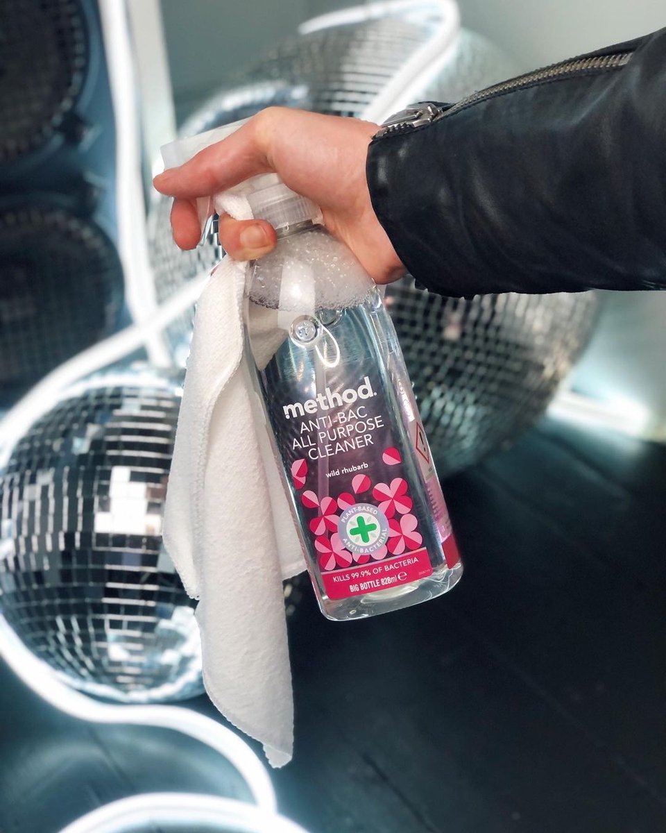 didn't get to wear your christmas party attire this year? well, we say, put it on and have a cleaning dance party. 

all of our products are designed so you can scrub less and dance more. so you might aswell put your sequins on whilst you're at it. 🎊

#methoduk #danceparty