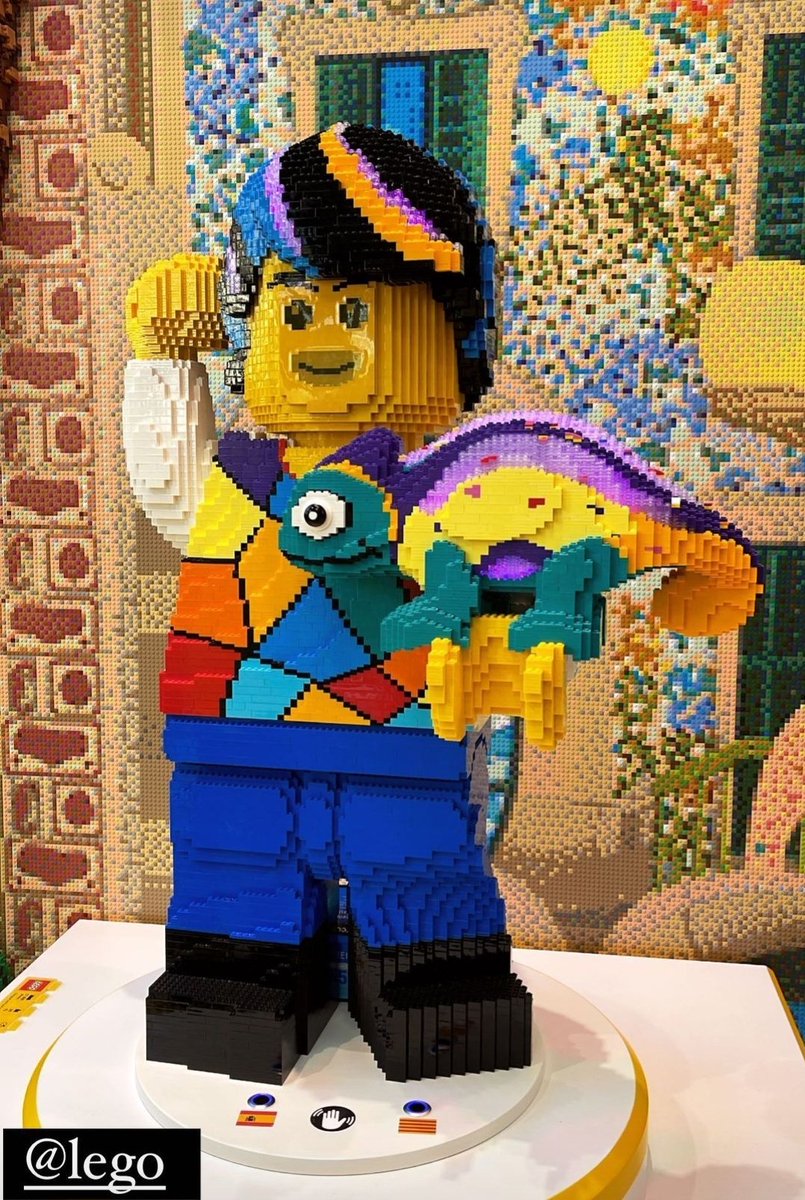 menuts1's tweet photo. Impossible not to remember you watching the LEGO fair in Barcelona, how would you enjoy it @KeremBursin https://t.co/vvGxasTFSZ