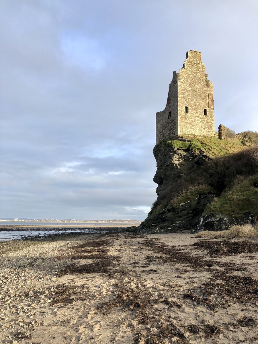 A walk with friends along a lovely sandy beach today below the 16th century remains of Greenan Castle, Ayrshire. The tower house reused the site of an earlier prehistoric promontory fort. #castles #landscapearchaeology