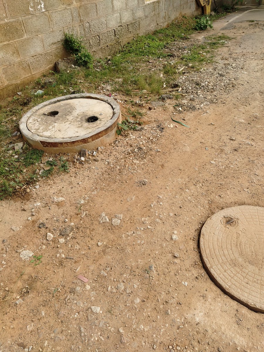 Mallappalyt's tweet photo. @BBMPCOMM @BBMPSWMSplComm @helpgnrgarden @MIB_India 
@airtelindia After tariff hikes is busy digging roads, erecting ugliest poles in and around horamavu with local leaders support, without obtaining any permission &amp; destroying city's roads. https://t.co/lQReZ2KD6h