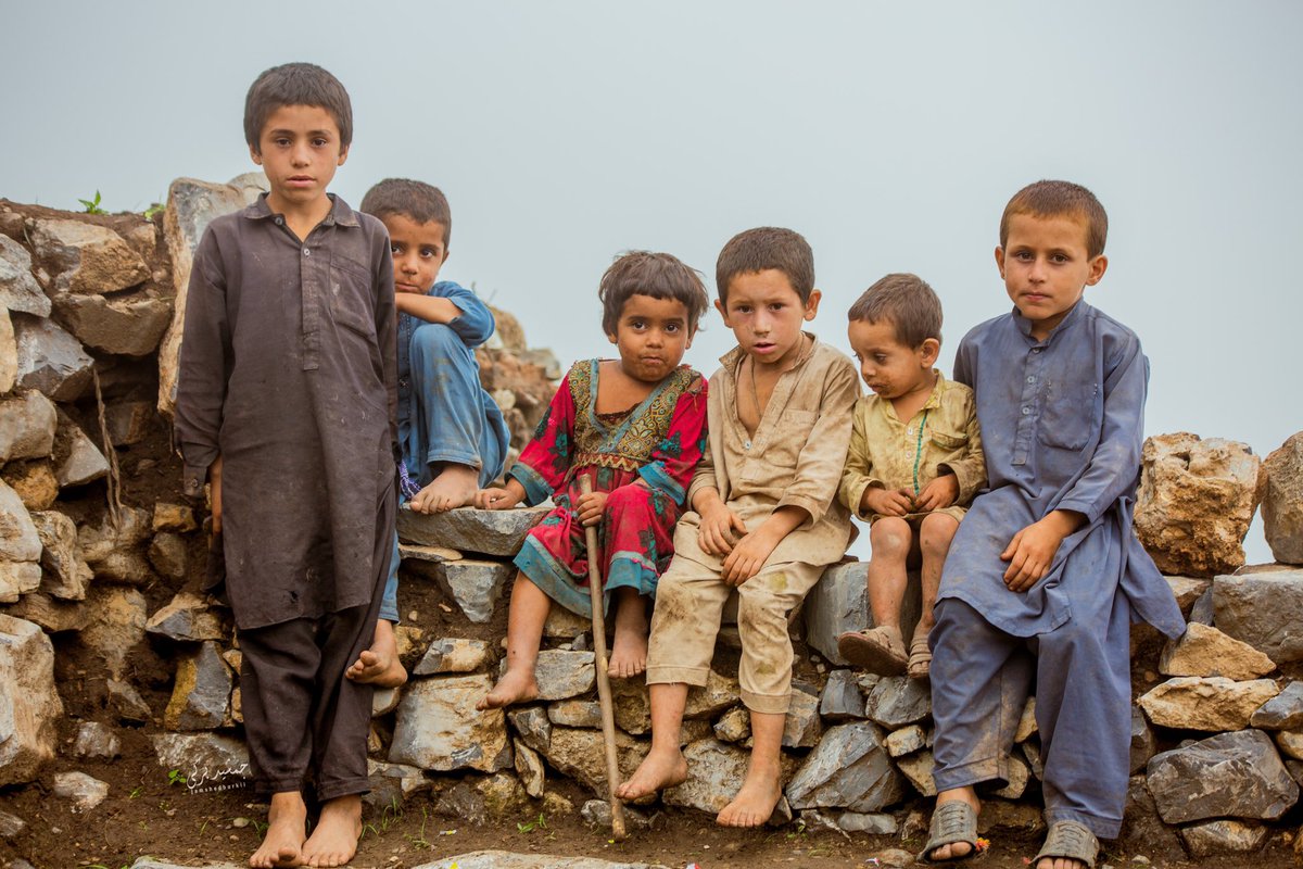buurki_'s tweet photo. These kids are unaware of the fact that they are living the best days of their life. Saw them on my way towards Takht e Sulaiman. https://t.co/Ty3uHMfzFm