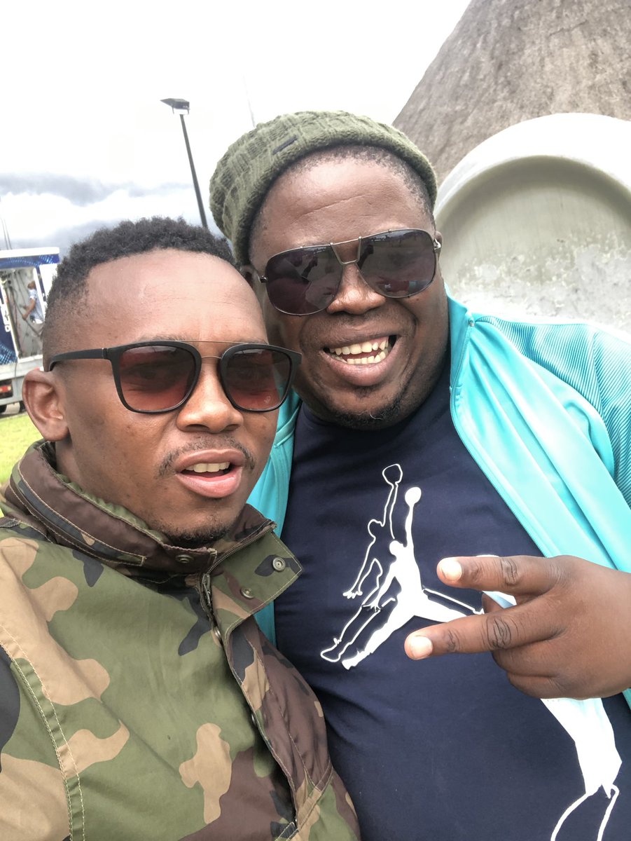 ralesia_nkhahle's tweet photo. @letofe_ls 2021 was epic 😷! 🌧 ☔️ https://t.co/CVgEnQwm11
