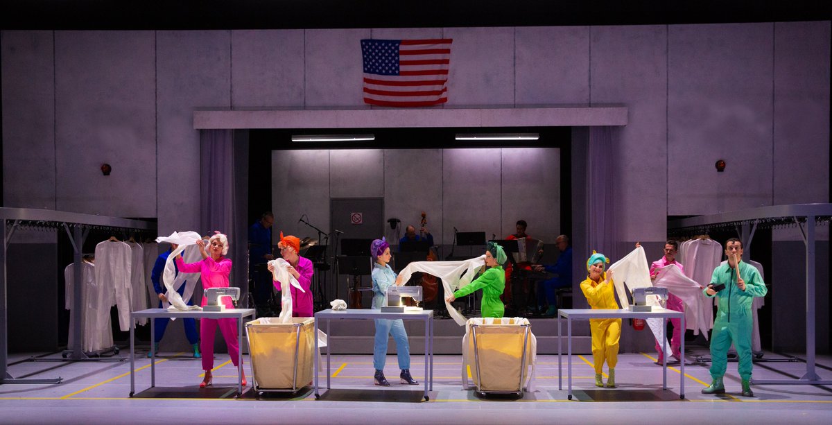 Let's celebrate the end of 2021 together with #ThePajamaGame at the #GrandThéâtre 🎉

More info: fb.me/e/18tYPF478 

📸Michel Cavalca