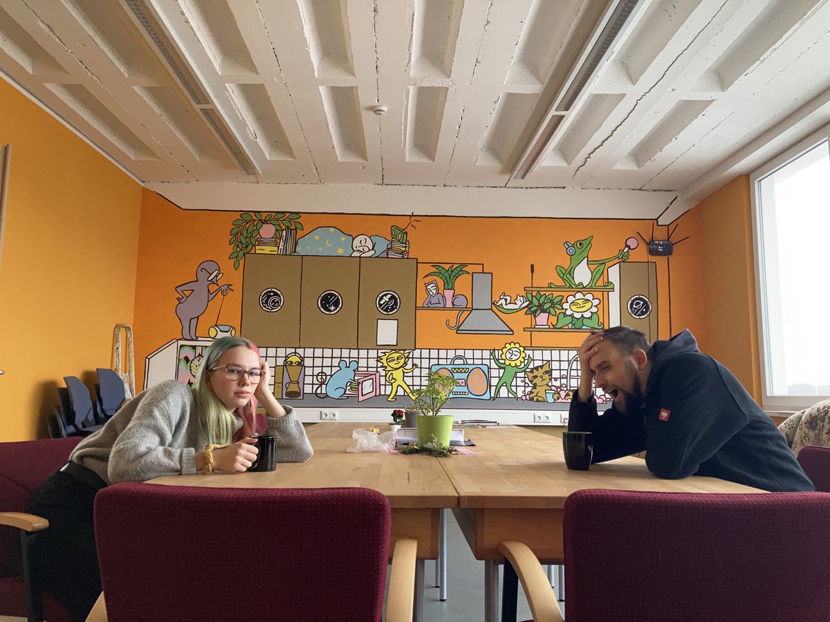 LOHRO's tweet photo. GuMo, unsere sonst nachtaktiven #Sternradio-Moderator:innen senden heute, Montag, 27.12.21, zur hellsten Tageszeit 12–15 Uhr die große Afterfest-Frühstückssendung. https://t.co/G3NM66ssbg