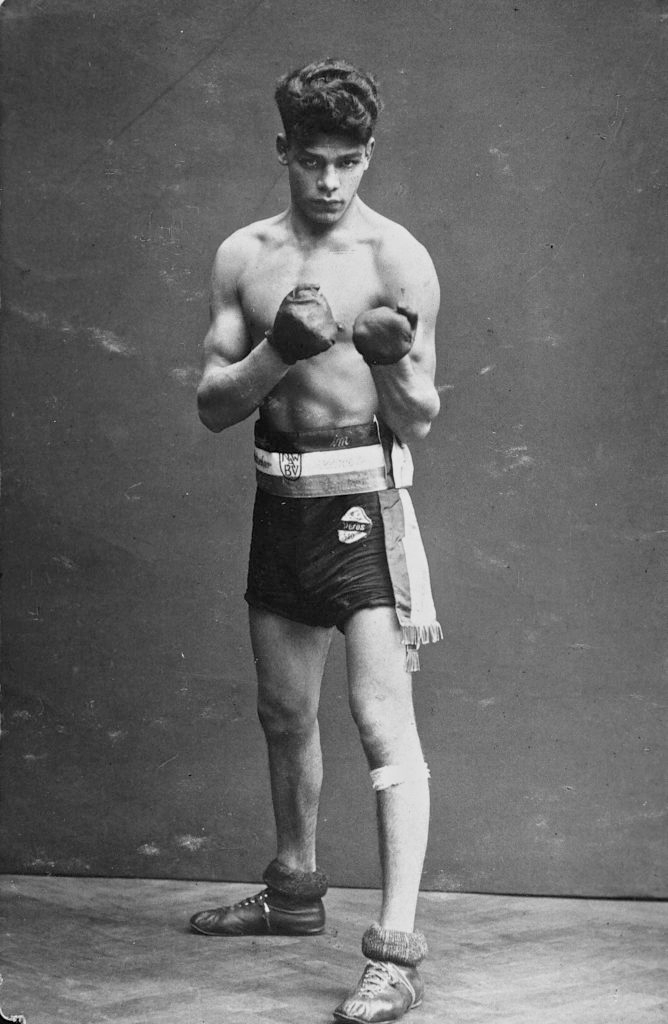 derrechterand's tweet photo. 27. Dezember 1907 - der Geburtstag des #Sinto Boxers Johann »Rukeli« #Trollmann 

Über Facetten des Widerstandes - ein Text von Tobias von Borcke im #AntifaMagazin zu 100 Jahre Antifa - Ausgabe 190. 

https://t.co/hs2UzGDaha https://t.co/dO8ylEslnY
