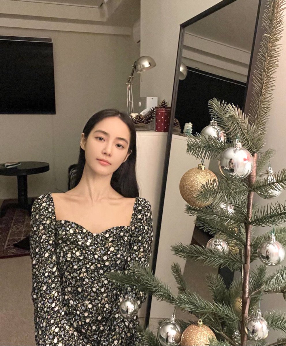 janeiskim's tweet photo. Sparkling. ✨ https://t.co/it1OSqzHOD