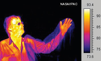 astronomacamila's tweet photo. Como funciona observar no Infravermelho?

Exemplo perfeito do site do #JWST! 

Observar bercários estelares no infravermelho permite olhar através da poeira, D-E-N-T-R-O das nuvens.

E é isso que o Webb vai trazer para os estudos de formação estelar✨

#AstroMiniBR #Webb https://t.co/GA2OvPSAg5