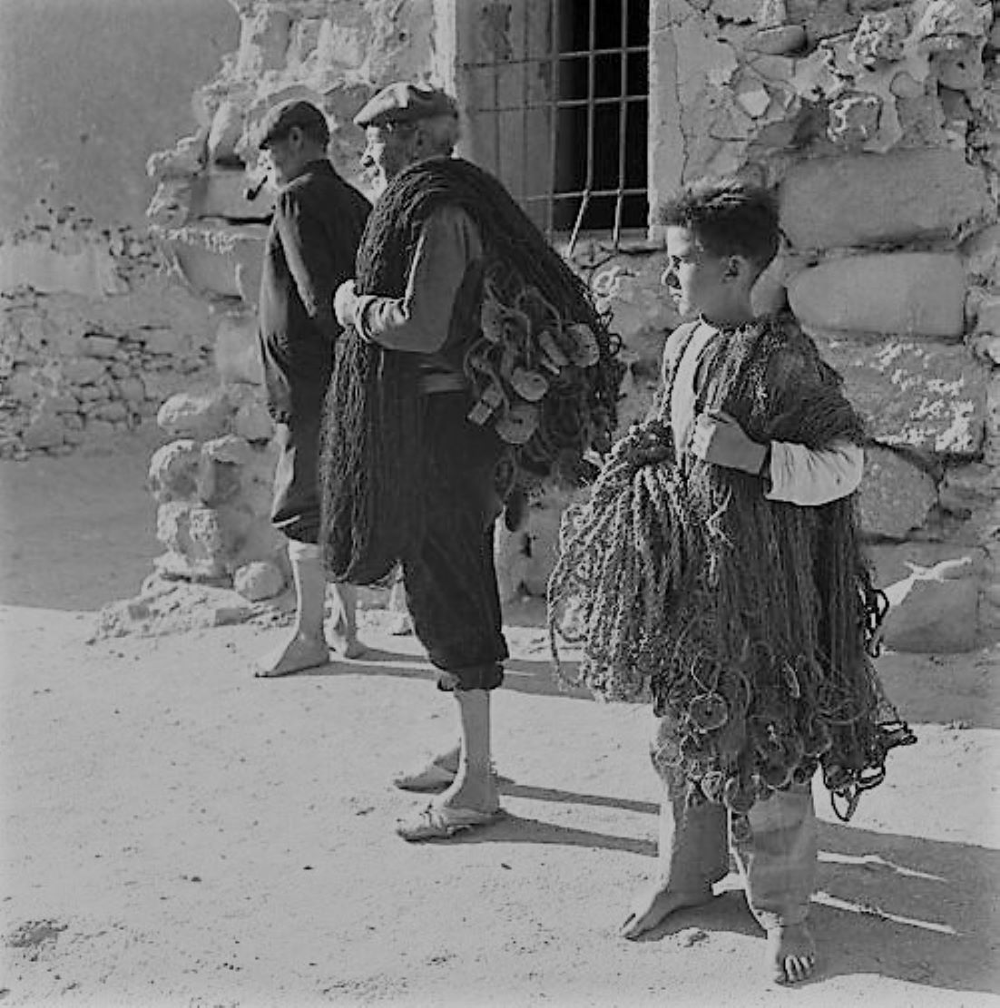 XaviBarbeta's tweet photo. Illa de Tabarca, Alacant, 1944. Pescadors tabarquins.
📷 Francisco Sánchez
Font: Arxiu Municipal d'Alacant https://t.co/pW1F4uKeDz
