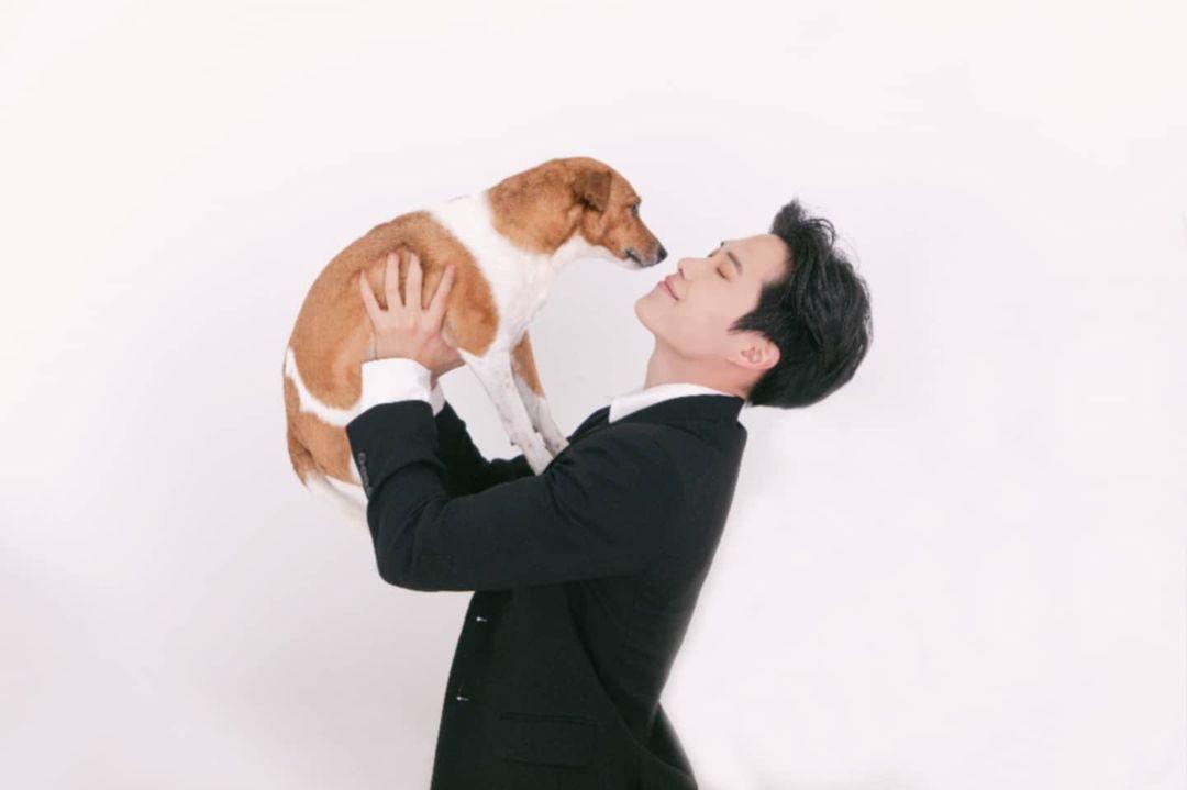 AlphaBAT_Fan_FR's tweet photo. 🪖27.12.21 | Ig Post | #Gamma

🇨🇵 Hey Sourit @ boo.gie1222
#PetitChien #Chien #Masque #JackRusselBoogie #JackRussel #JackRusselTerrier #jrt #알파벳 #alphabat #apb #beta #gamma #lambda #Profil 

__________
APBFR https://t.co/vxV9YHQEnV