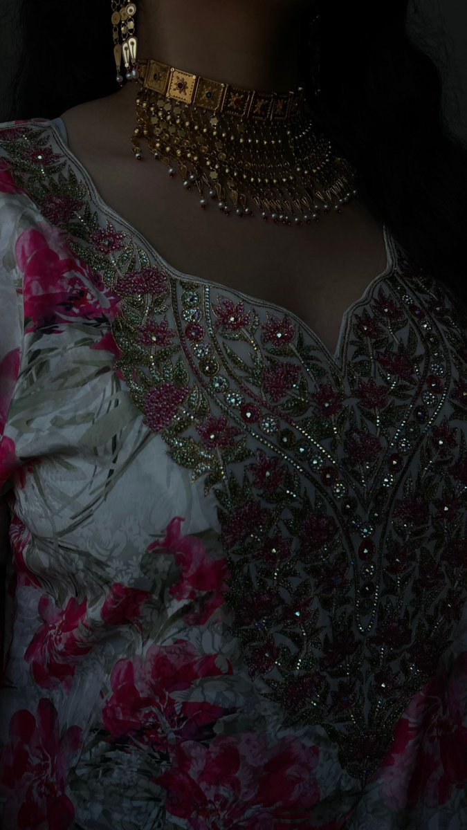 Randomzzy_'s tweet photo. The Emirati Aunthetic Fashion 💘 https://t.co/KC7l7uMLK0