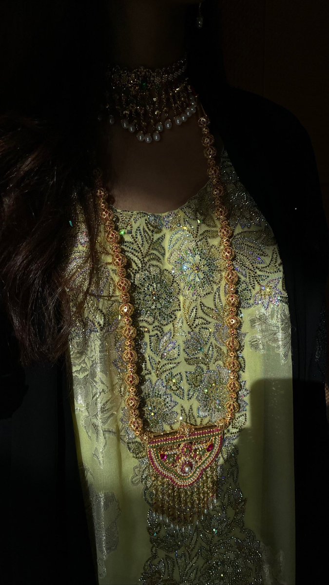 Randomzzy_'s tweet photo. The Emirati Aunthetic Fashion 💘 https://t.co/KC7l7uMLK0