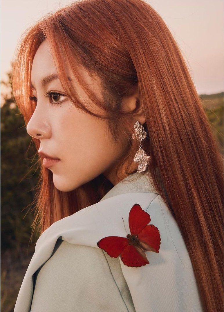 QueenAileeFR's tweet photo. Simply the definition of butterfly.

#wheein #ailee #THEL1VE https://t.co/ulZMbSXMcI