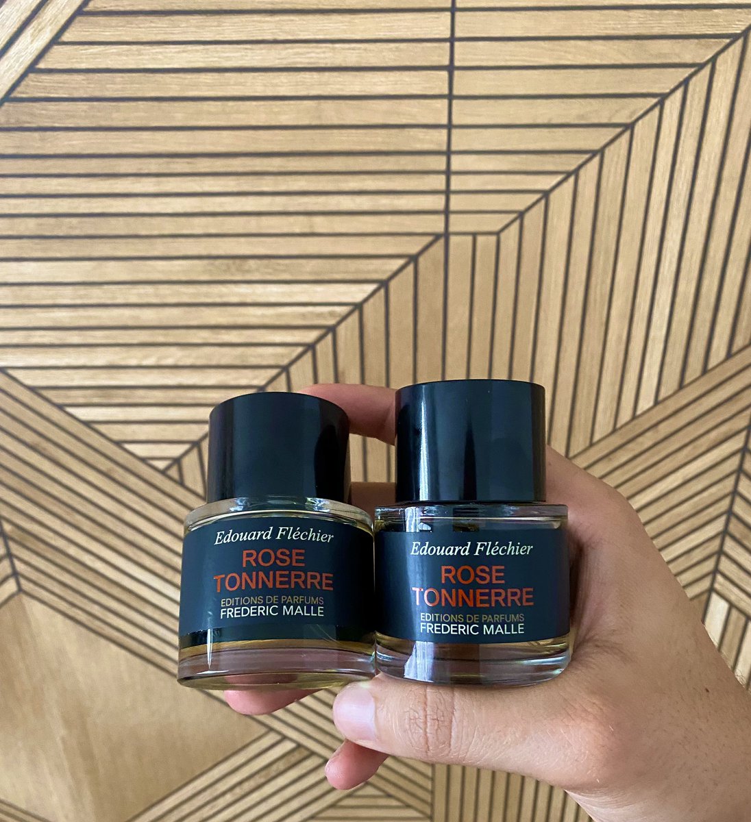sonjones_'s tweet photo. Exclusivité du jour 💠

Rose Tonnerre, Frédéric Malle

Le parfum n’est pas encore commercialisé. 

Vin Rouge - Notes Fruitées - Truffe
Rose - Géranium 
Miel - Vétiver - Musc

Signé Monsieur Rose : Edouard Fléchier https://t.co/f6MwSj0UPc