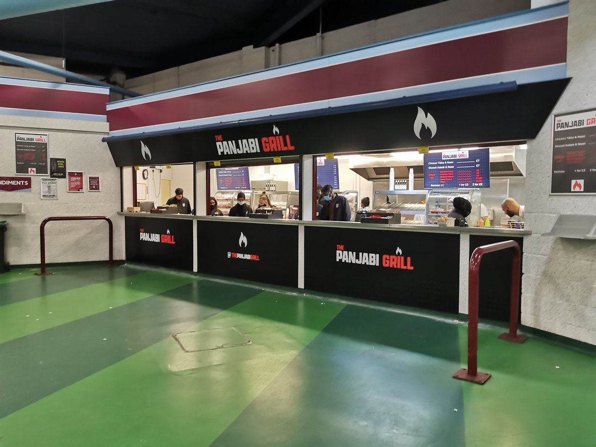 ThePanjabiGrill's tweet photo. The Panjabi Grill is now, Open for business!

Come pay us a visit at Lower Holte and grab yourself some delicious Panjabi Mix Grill 🤤🤤🤤

#football #premierleague #utv #astonvilla #food #stadiumfood #mixgrill #indianfood #punjabifood https://t.co/GRLahr0eIy