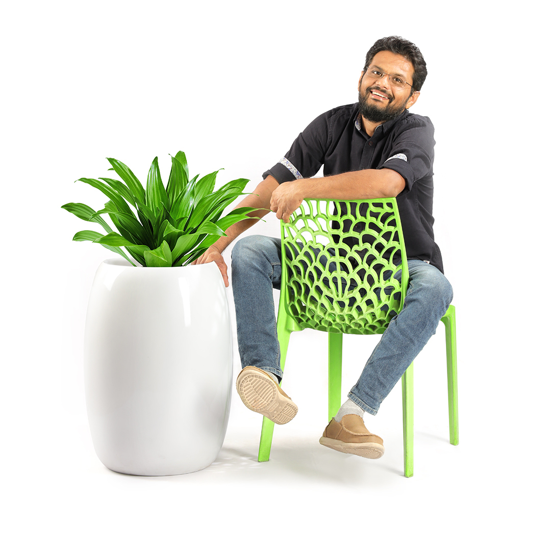 Bonasilaplanter's tweet photo. Meet our Founder, Mr. Kapil V, the driving force behind Bonasila. His interviews, containing his take on decor trends, have been featured in publications like GQ India, Femina, Indian Express, AD, Bold Outline amongst others.

#Bonasila #bonasilaplanters #designerplanters https://t.co/EVRuKOaFgy