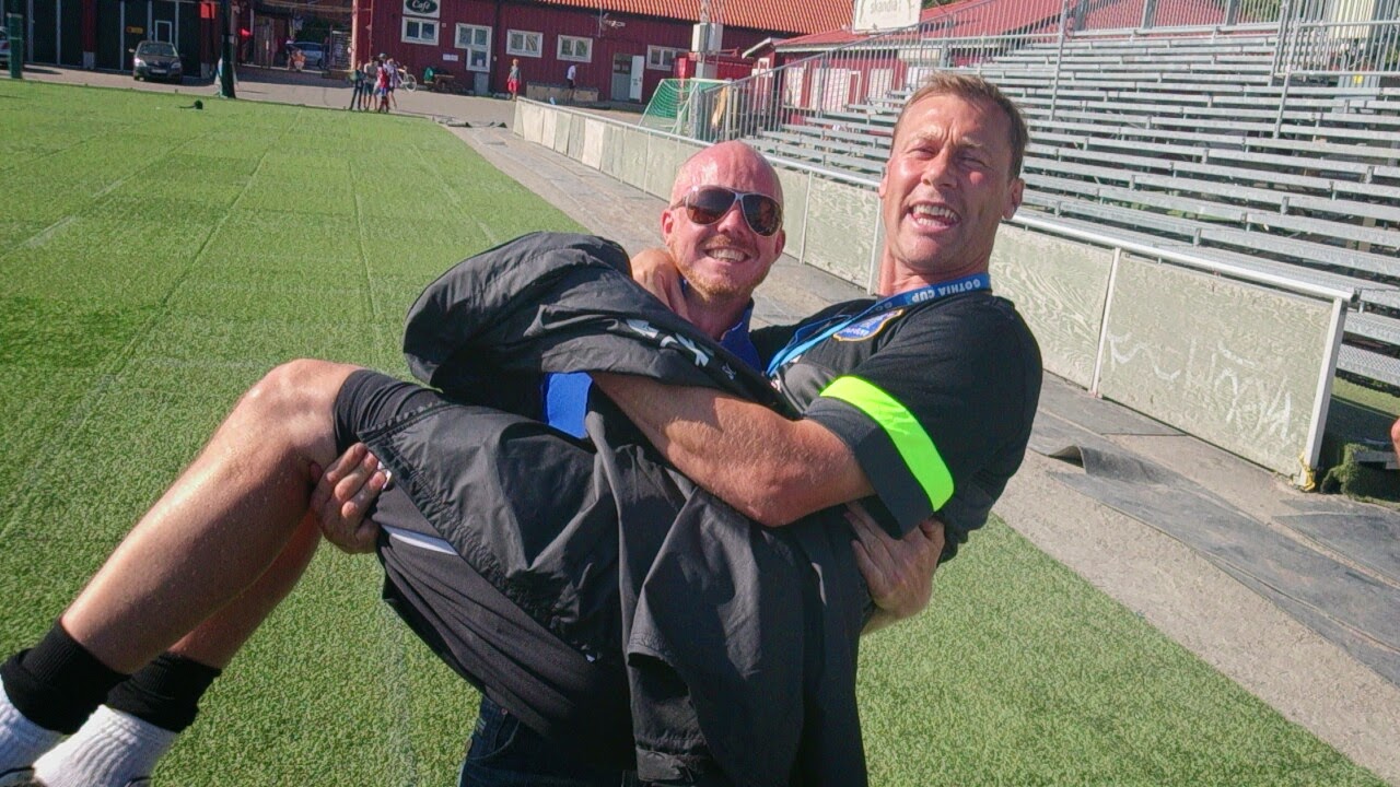 Happy birthday Duncan Ferguson 50 years old today! What a guy!       