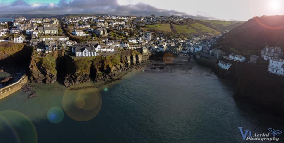 ian_webster's tweet photo. Boxing Day trip to Port Isaac. https://t.co/4OdD00SZiL