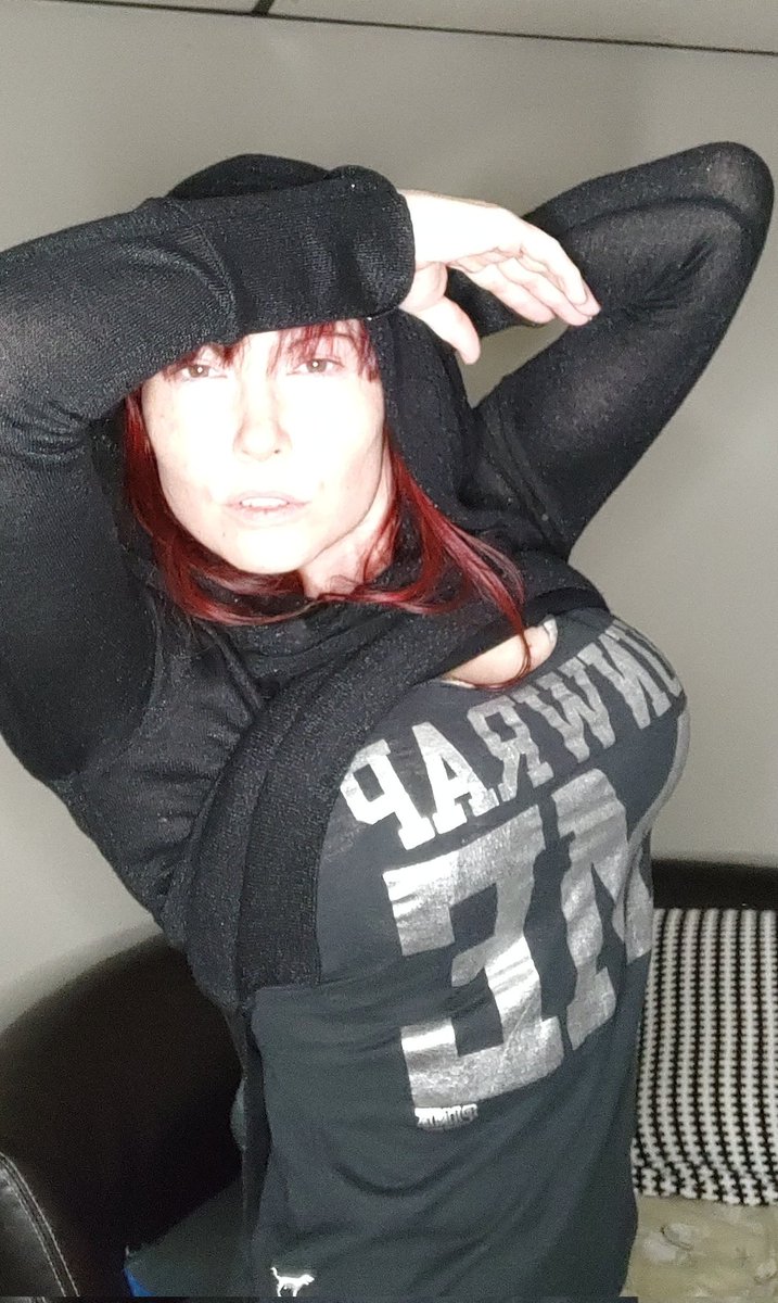 CollectorCream's tweet photo. Hope everyone got that one gift they really wanted this year💖🥺

#hotmilf #milflover #naughty #bustybabe #olderwomen #sexy #milf #stepmom #beautifulgirls #tattooedgirl #naughtylist #eyes #unwrap #sellingpanties #bimbofication #wifey #sellingpictures #SellingContent #unwrapme https://t.co/5fmId5J4nm