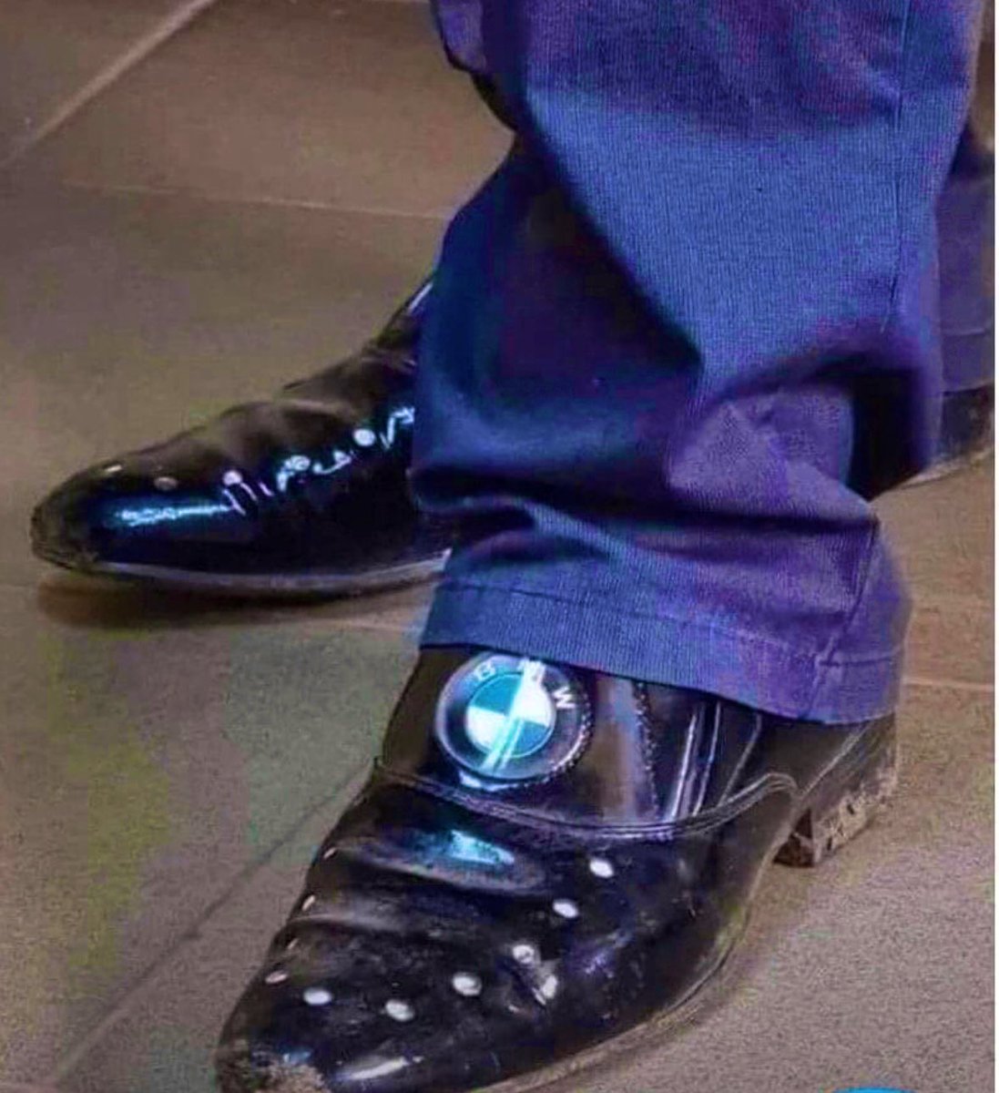 Baksibility7's tweet photo. Just com outside you will see me in black BMW 😂😂😂😂 https://t.co/FUj4Ibd2m2