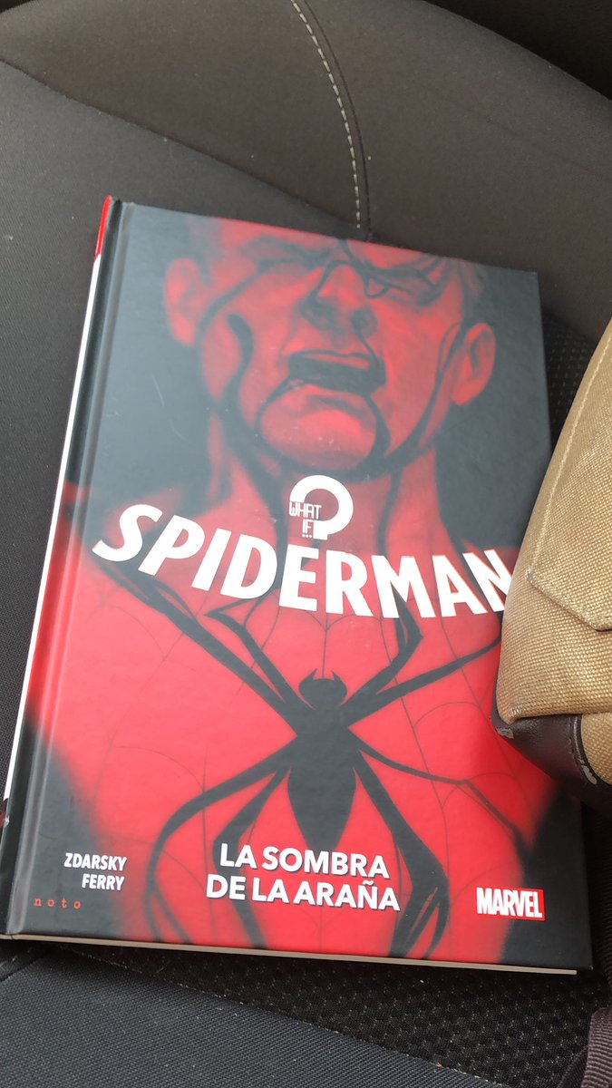 DobleFrame's tweet photo. En cualquier lugar se puede uno distraer y pasar un buen rato, mientras esperas.
#espaiderman #espiderman https://t.co/xBXVUEc7F0