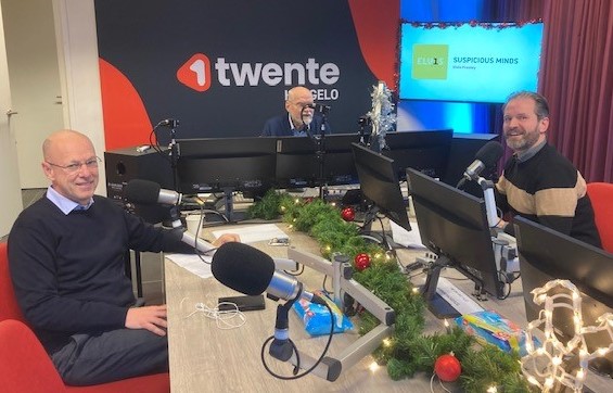 BGvanWakeren's tweet photo. Vanochtend de aftrap gedaan van de Top 1000 van Twente. Dit jaar voor het eerst uitgezonden vanuit de nieuwe studio van @1twentehengelo in de plaatselijke @bibliotheek aan de Beursstraat. Een prachtige locatie voor 1Twente. @gemeentehengelo https://t.co/pyrNLQ0mLj