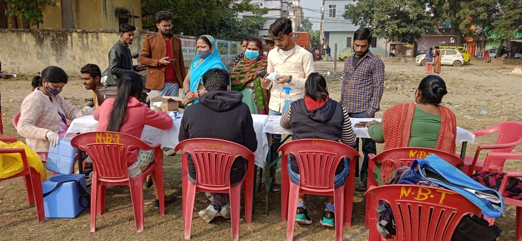 sahayogindiaa's tweet photo. Covid 19 vaccination drive is being organized by SAHAYOG in different parts of Lucknow, last week 556 people  were jabbed in Fareedinagar and Mayawati colony. 
#vaccination #togetherwecan #coronawarriors #wearevaccinated #corona #health #viruscorona #covid19 #stand2gether https://t.co/2dRH54bjXf