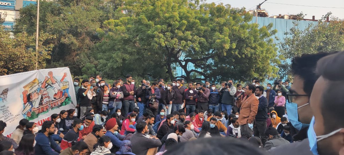 A #BlackDay in the history of *Medical fraternity* of the nation. Resident Doctors, the so called “Corona Warriors”, protesting peacefully to #ExpediteNEETPGCounselling2021 in Delhi were brutally thrashed, dragged &amp; detained by the cops