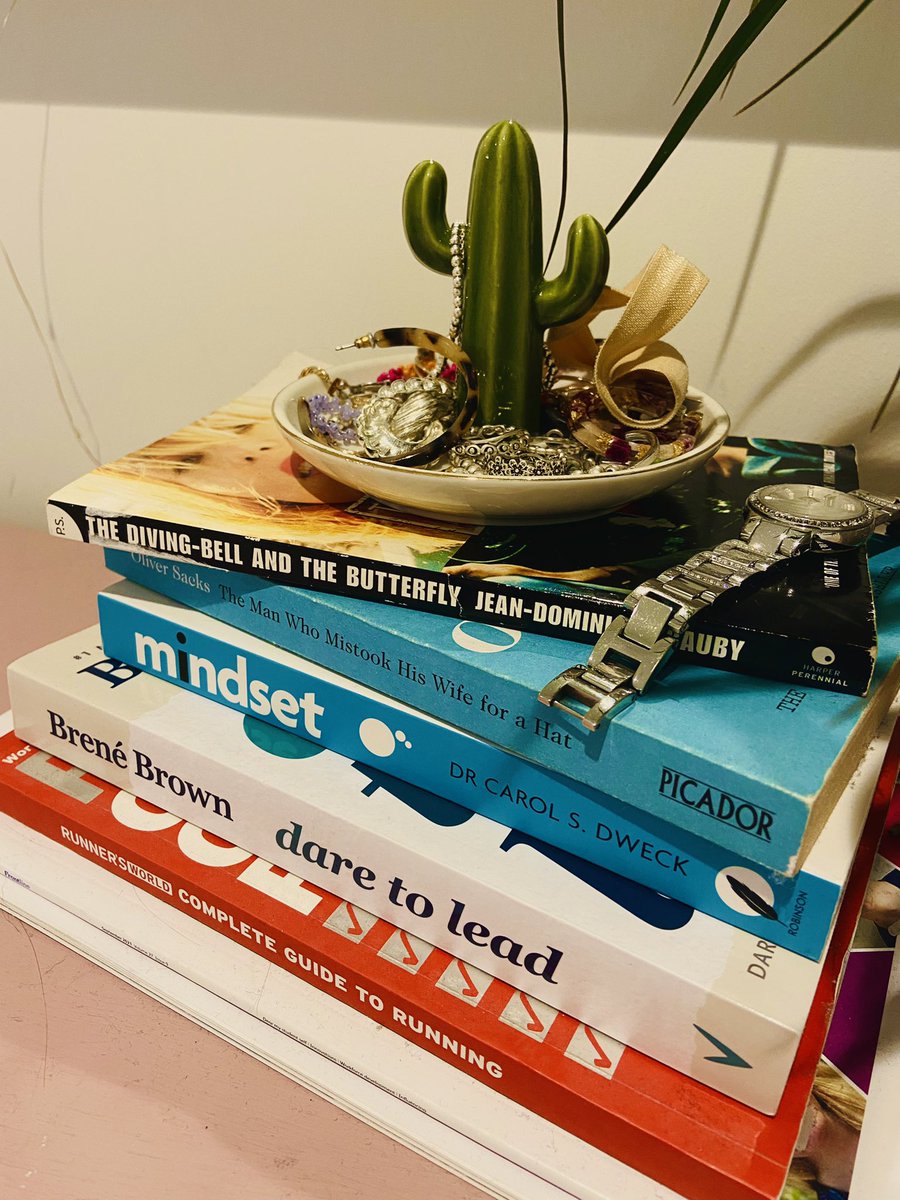 LMitchPhysio's tweet photo. Received a good new collection of books for Christmas 📚🎄 some essential books recommended by @AHPbookClub, perfect timing with so many rainy days… https://t.co/FPmgJLalab