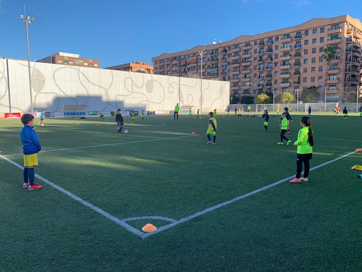 cdmalilla1969's tweet photo. 🎄⚽️ ¡Arranca el #CampusDeNavidad del #CDMalilla con muchas ganas de aprender y pasarlo en grande! https://t.co/bGbLc2Ql3c