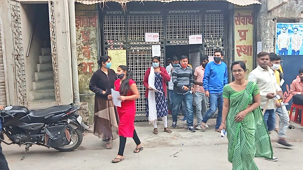 DmJhalawar's tweet photo. #jhalawar
 ग्राम विकास अधिकारी प्रारम्भिक परीक्षा के प्रथम दो चरणों  में झालवाड़ एवं झालरापाटन के 19 परीक्षा के��्द्रों पर कुल 10 हजार 176 परीक्षार्थियों में से 8 हजार 605 परीक्षार्थी उपस्थित रहे।  परीक्षा के दोनों चरणों का उपस्थिति प्रतिशत 84.56 रहा।
@RajCMO
@DIPRRajasthan https://t.co/nhFfTgHQTj