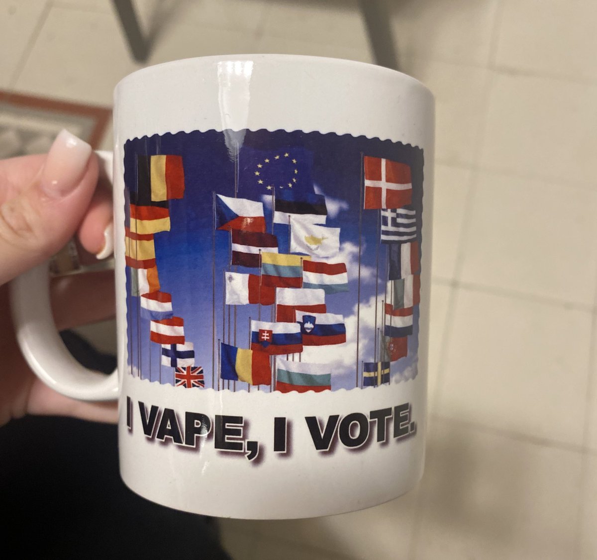 mollydeez's tweet photo. my stepdad spent 500 euro at the VAPE STORE in Rome…so they gave him this https://t.co/0NhqDoEskP
