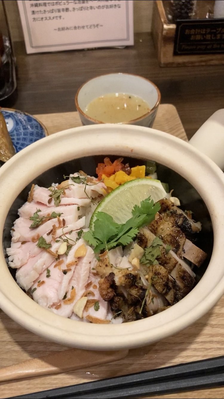 グルメと旅と新潟 パンとワインと三弥 新潟市中央区万代 前にランチでいただきました おしゃれな店内 おしゃれ で変化を楽しめるランチ お腹も心も満足 新潟 新潟グルメ 新潟市 万代 海南鶏飯 モンブランプリン スイーツ 新潟ランチ ランチ
