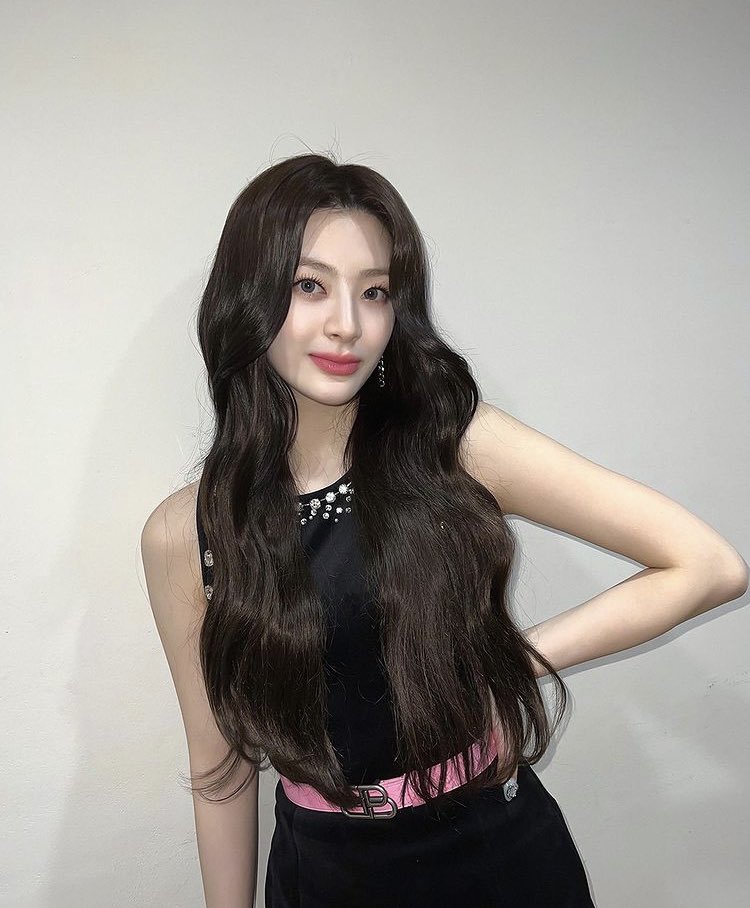 archivestayc's tweet photo. instagram update https://t.co/CmmX1EAgsn