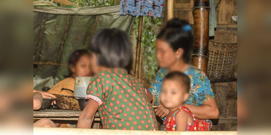 GarGuu_'s tweet photo. Although the clashes have stopped between AA &amp; Myanmar military for a certain period of time, Khame refugees at Gan Der Yee monastery, Bu Thee Taung, are in need of generous support for winter clothing and provisions. #Dec27Coup #WhatsHappeningInMyanmar https://t.co/Z2zOBqW7YJ