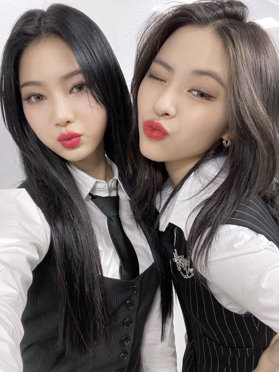 archivestayc's tweet photo. 🐱💭 https://t.co/MrechJ1xt1