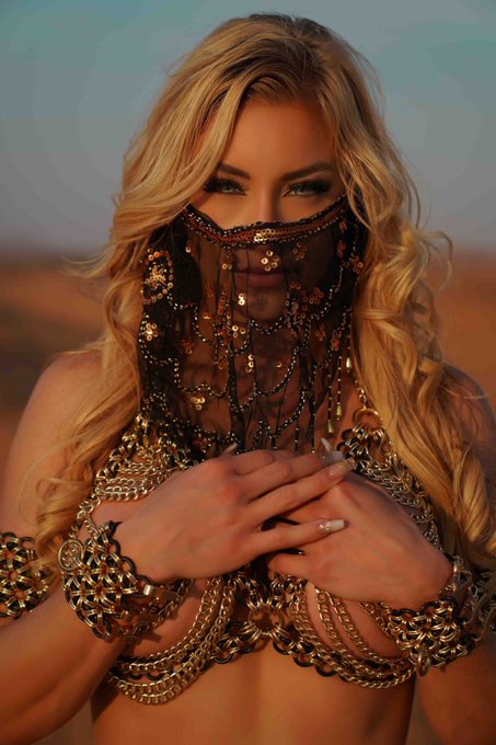 I&rsquo;m a genie in a bottle&hellip; come and set me free 🧞&zwj;♀️  What are your three wishes? https://t.co/vcEXVHE<a href="/tag/supermodel"class="tags"><span>#supermodel</span></a><a href="/tag/hustlebootytemptats"class="tags"><span>#hustlebootytemptats</span></a><a href="/tag/paulheymangirl"class="tags"><span>#paulheymangirl</span></a>