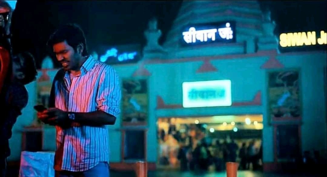 PRATYUS31130168's tweet photo. वैसे बिहार इतना भी पिछड़ा राज्य नहीं है जितना इस फिल्म में दिखाया गया है और नेटवर्क की समस्या तो तुम्हारे बंबई में भी है।खैर बॉलीवुड की आखों से पूरे बिहार को देखने वालों को कम से कम यह जरूर समझाइए की जैसे फिल्म में डायलॉग बोला गया है वैसा तो बिहार में कहीं नहीं बोला जाता #बिहार https://t.co/rPTrttLyMI