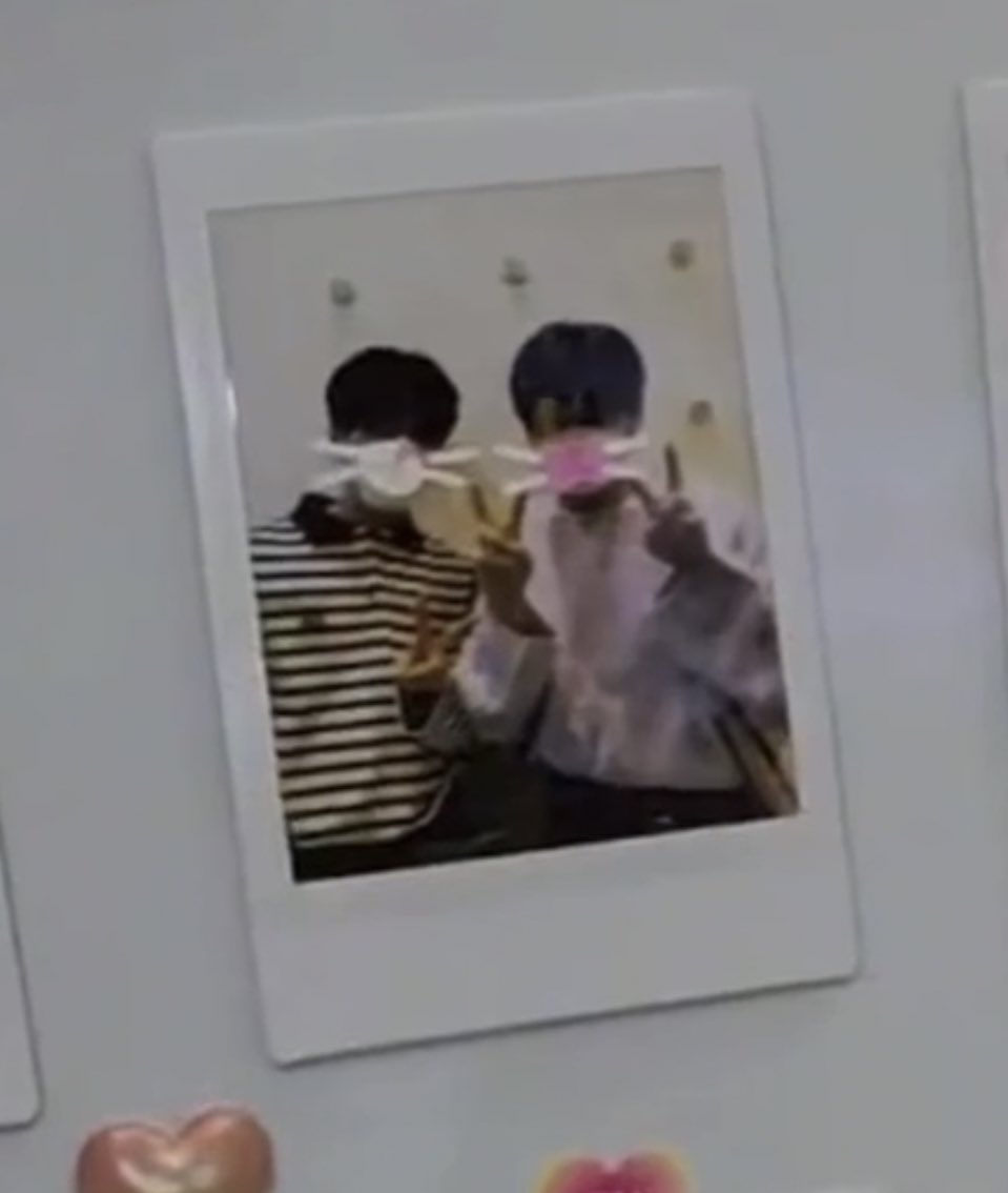 D33P1Nxs's tweet photo. 롯데월드 데이트 간 남고딩들 아님? https://t.co/hGq3Sng3YJ