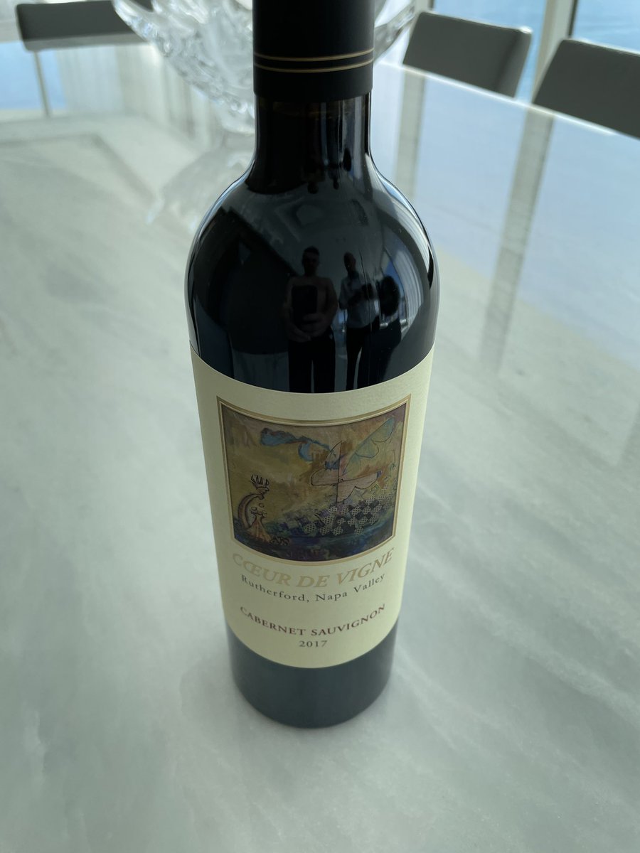 garyvee's tweet photo. Sign up for https://t.co/yenILNjbLc because the 1/1 wine aka January 1st wine deal is silly ! Oh and Sasha will be pumped https://t.co/wahja98EPp