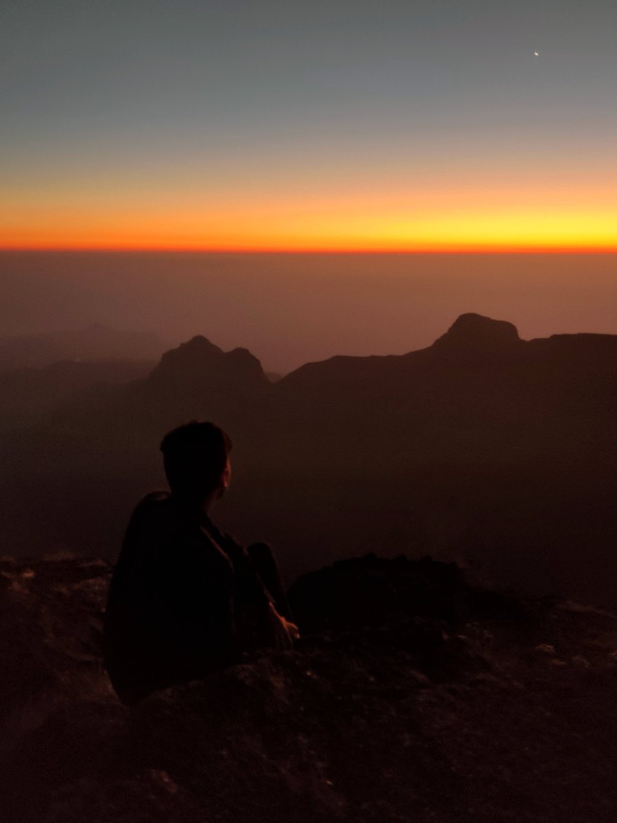 Worth climbing the death-defying AMK trek of Maharashtra !😩❤️
Witnessed the best sunset ever!
#shotononeplus