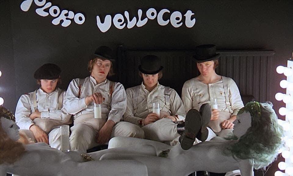 Стэнли кубрика заводной апельсин 1971. Энтони хопкинс заводной апельсин. Заводной апельсин стенли кубрик. Стэнли кубрик заводной апельсин. Малкольм макдауэлл заводной апельсин.