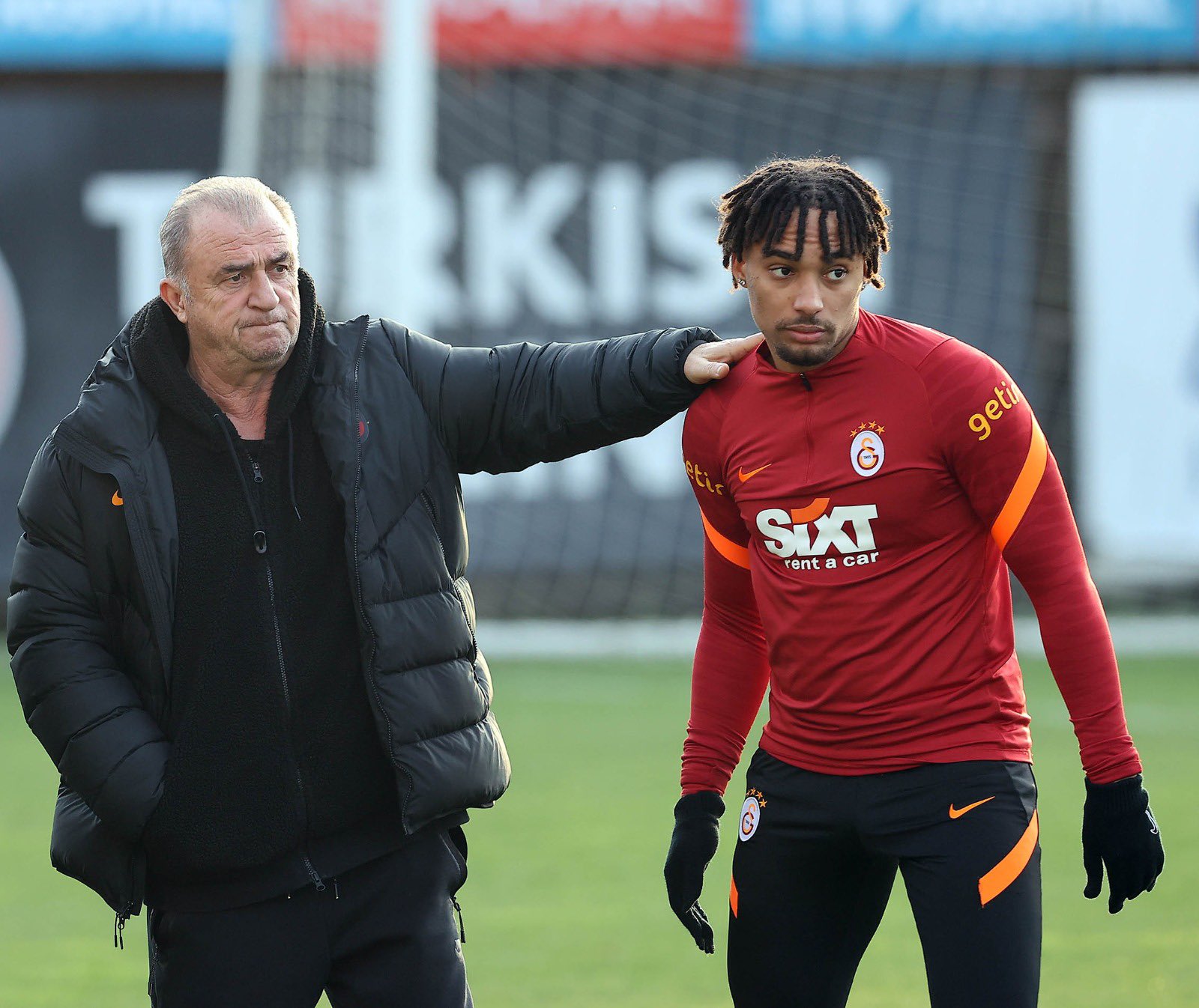 Fatih Terim Antrenmanda Taktik Veriyor